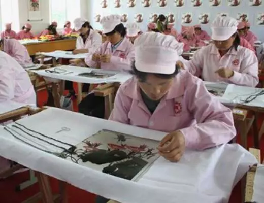 為供小叔子上大學,殘疾的她吃盡苦頭,小叔子畢業後以驚人的方式報恩