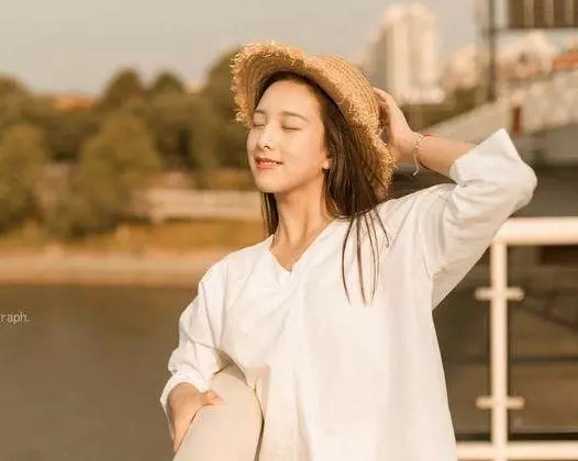 小姑子兩口子來蹭餃子,俺給娃藏一碗,接娃回家打開櫥櫃,蒙住