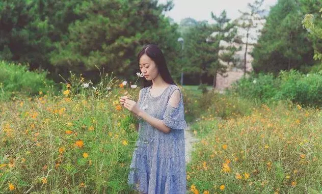 挺著6月大肚照顧骨折的婆婆,去菜市買肉回家偷聽婆婆通話,淚目