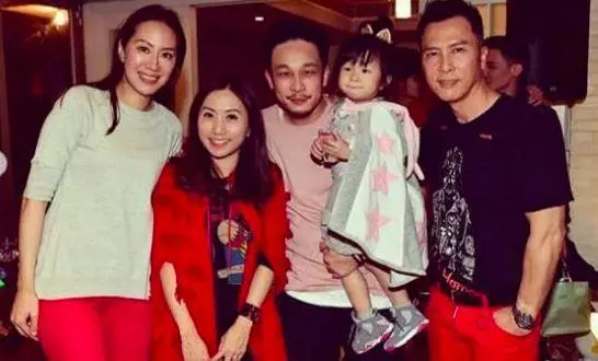 甄子丹首曬和大兒子合照,和弟弟妹妹顏值差距大