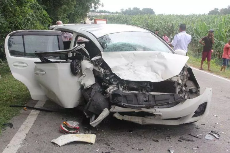 從新加坡返雲冰娘家度假.夫婦車禍死兩子女傷
