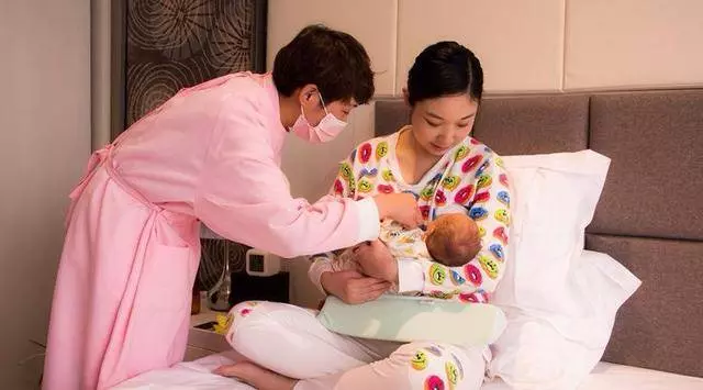 生下孩子後,我媽跟婆婆輪流照顧我,月子後我帶著孩子離家出走