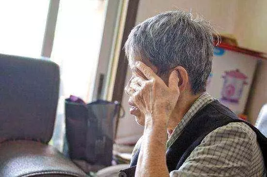 女兒懷孕7個月我去照顧,廚房裡的兩碗麵條,我真傷心了