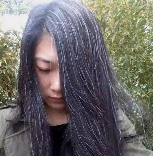 人未老頭髮已花白?原來是你的身體缺乏這些營養素!「這樣做」就能改善,白髮變回黑髮!