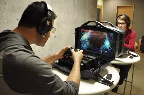 [跨平台] 讓 PS4 跟 Xbox One 隨身攜帶的公事包「GAEMS」正式開始發售
