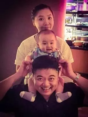 林子聰減肥成功,曬嬌妻與孩子,網友直呼:讓人羨慕