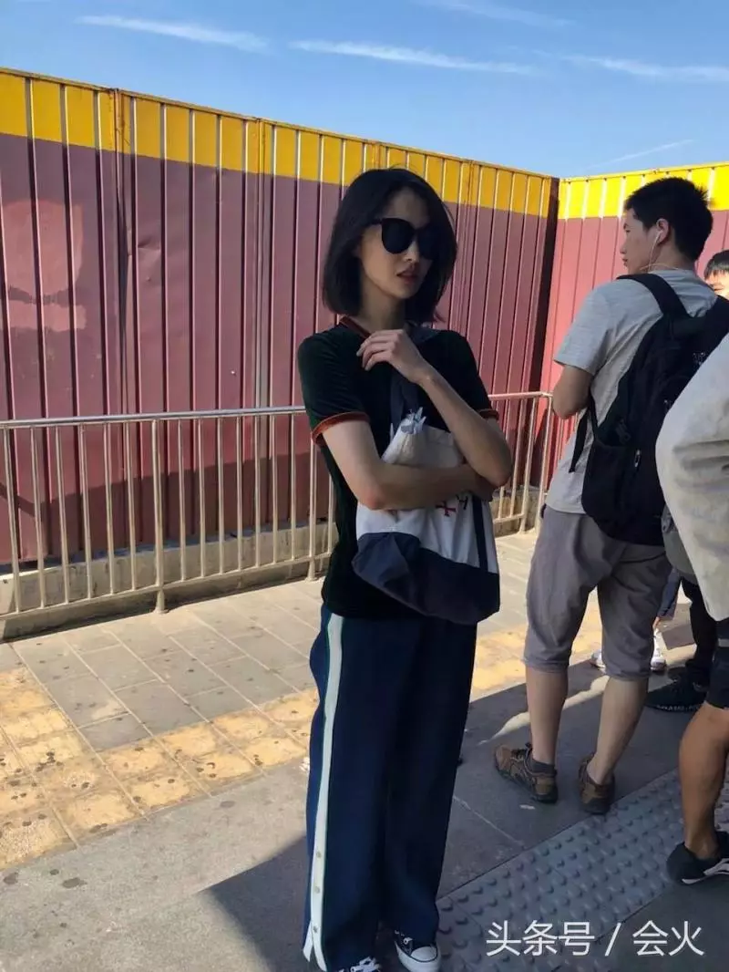 當紅女明星們戴上墨鏡後,氣場大不同,墨鏡不愧是檢驗氣質的利器