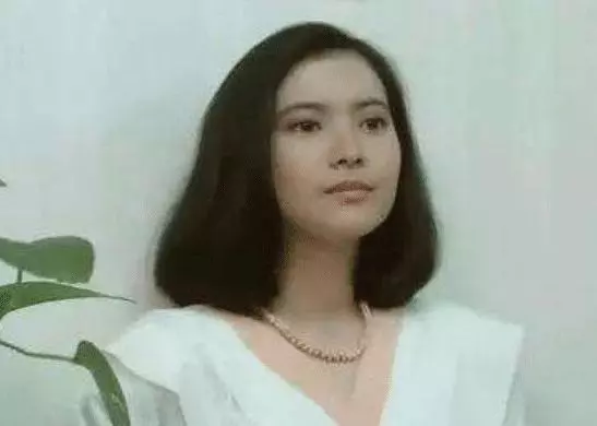 看看20年前蔡少芬和藍潔瑛的穿衣打扮:流行是個輪迴,自然美才是最強的