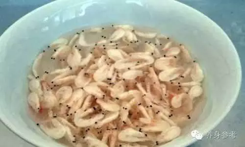 別再喝骨頭湯了!補鈣第一名竟是它,萬萬沒想到!年紀大骨質疏鬆,要多吃點補鈣哦!