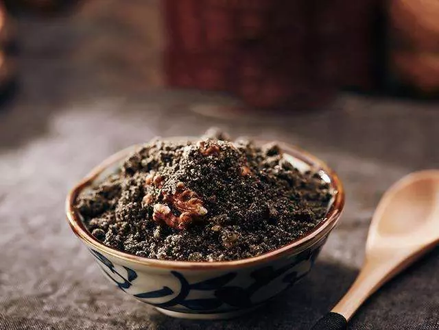 長了白發不要染,每天睡前吃一點不起眼的它,不出一周白發不見了!
