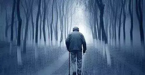 當你老了,一生最後悔的是什麼?全球統計前五名!沒想到「第一名」竟然是......