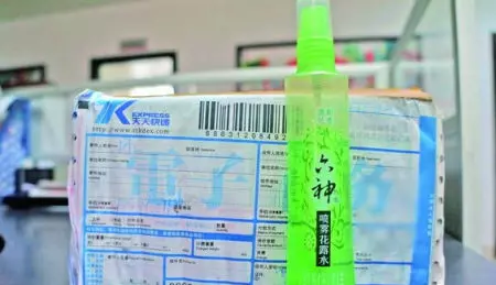 花露水滴在紙巾上太神奇了,家家戶戶都用得上,鄰居看後都誇我聰明!