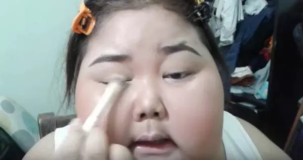 這位肉肉女「化妝教學短片」點閱破千萬一看到她最後「上妝模樣」網友忍不住跪了