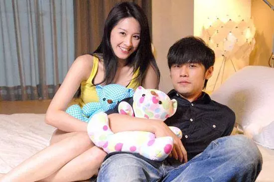 她當年被封「周傑倫最美前女友」還迷倒眾多男星!後來「未婚先孕」消失螢光幕,如今32歲的她...