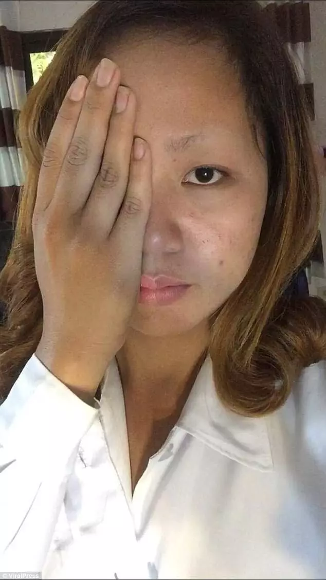 女子敷上「超黏黑色清粉刺面膜」想除黑頭,結果「一撕下來超悲劇」慘狀網友笑到狂重播XD