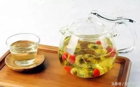 喝水加一物,排出體內10年垃圾、漂亮又健康!