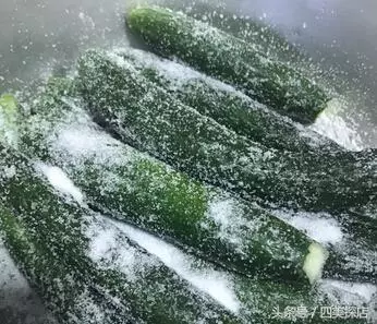 腌黃瓜的最正確打開方式,我白吃了25年黃瓜!上桌就搶光