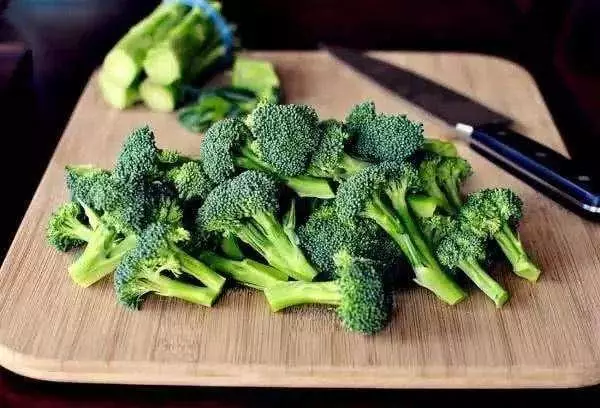 炒花椰菜要先焯水嗎?很多人不知道,大廚教你正確做法···