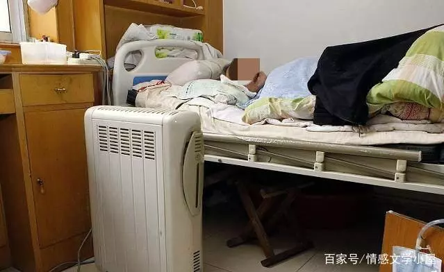三年女子回娘家母親去世,凌晨聽廚房有聲音,湊近一看到人傻了眼