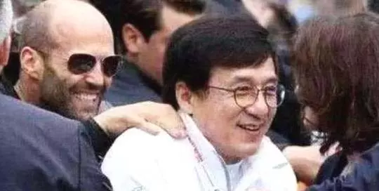 成龍在國內無人敢惹,在國際地位怎樣?看傑森斯坦森態度你就懂了!