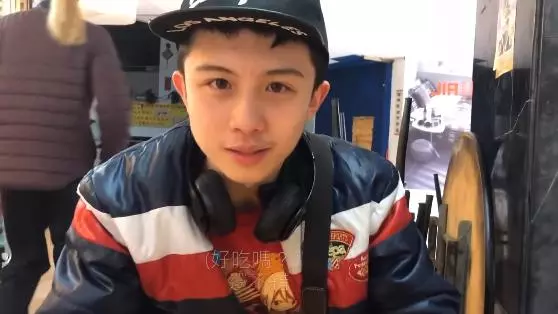 認真當網紅!孫安佐再發影片「用單槓跳月球漫步」大秀肌肉 下一秒「又拿出自製神器」網超傻眼