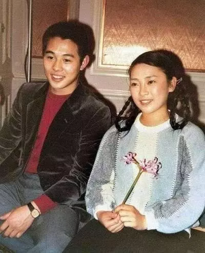 李連傑罕見曬兩女合照!亭亭玉立!果然遺傳了媽媽的好基因!