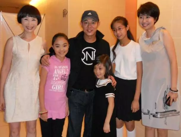 李連傑罕見曬兩女合照!亭亭玉立!果然遺傳了媽媽的好基因!