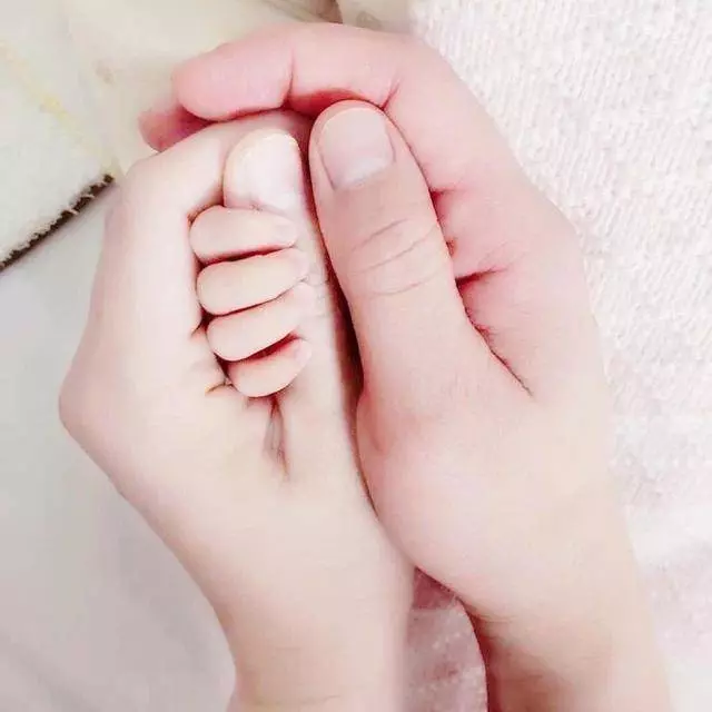 李亞男王祖藍女兒Gabrielle降臨,看見寶寶的樣子,網友: 我擔心的事情開始發生了