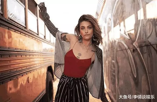 邁克爾傑克遜20歲女兒近照,五官相似度極高,夢想著做父親做的事~