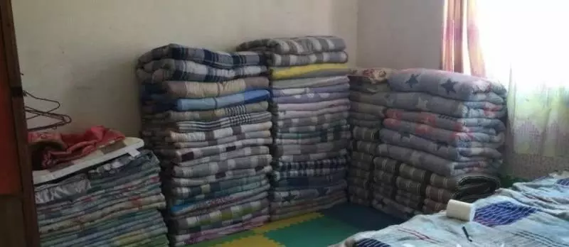 台灣桃園十幾個男女同住一屋警方破門而入時,他們正在做「這種事」,氣憤