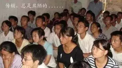 台灣桃園十幾個男女同住一屋警方破門而入時,他們正在做「這種事」,氣憤