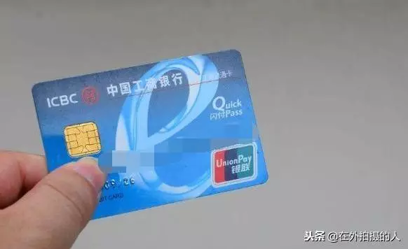 婆家拆遷婆婆給了我五十萬,母親給我打電話,我趕緊把卡還給婆婆