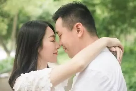 參加同學聚會,遇到前妻在擦地,我不斷嘲笑挖苦,結帳時卻傻了眼