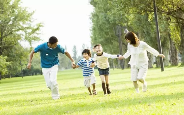 結婚前三天姐悔婚,無奈我替她嫁給對方,2年後我感謝我姐!