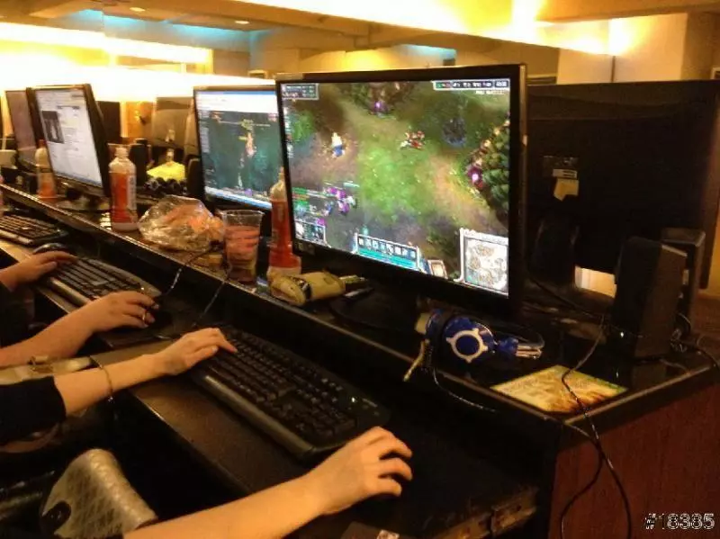 她打LOL交到肥宅「開完房間被嫌臭」!分手後「神進化變超正」網友過癮大喊:渣男後悔死吧!