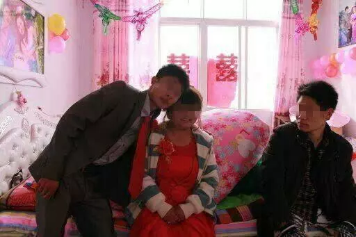 和老公吵架回娘家,老公來接我,看見我懷裡的孩子,氣得轉身就走
