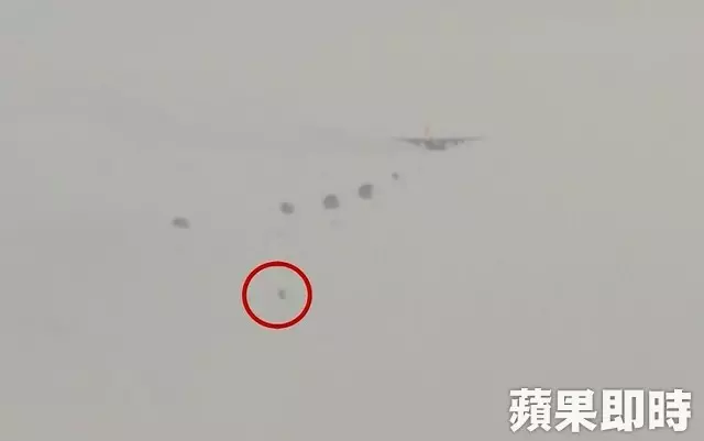 年底前站起來!「傘兵秦良豐」復原大進展 聖誕夜展奇蹟「站立10餘秒」:了不起的勇者