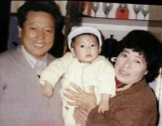 出生7年才見到媽,16歲打工賺錢為奶奶治病,現終於變成大明星!