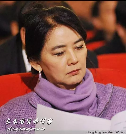 武打女神霸王花「59歲近照」曝光年輕時「美過胡因夢」的胡慧中現在長這樣