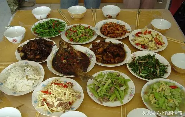 公公住院我拿3萬,忘拿包包返回,門外聽到公婆對話,我淚流滿面