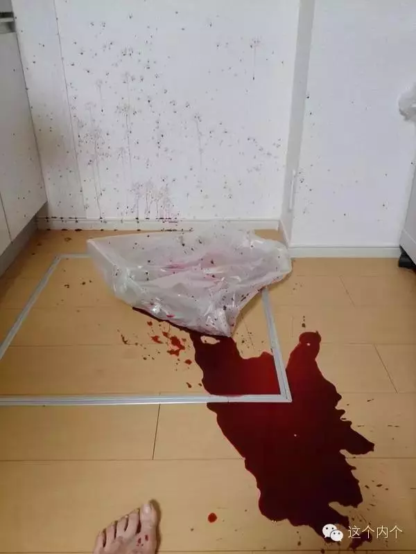 他半夜翻出冰箱的「冷凍糯米腸」微波來吃,一吃立馬吐出來....媽媽崩潰喊:「那是我要用的!」