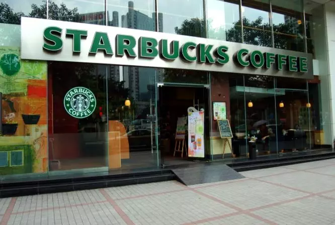 星巴克前員工爆料「點中杯的人是白痴」!他怒揭「咖啡製作秘密」大家都成了冤大頭....