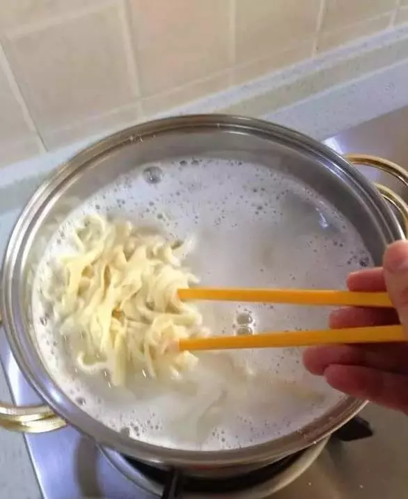 樓下面館老師傅私下透漏,在家煮麵的【5大秘訣】,輕輕鬆松就能讓麵條更好吃!