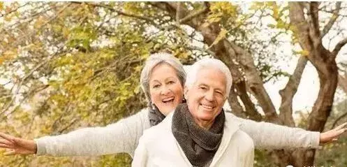 老年夫妻最缺什麼?說得太好了,夫妻都該看看