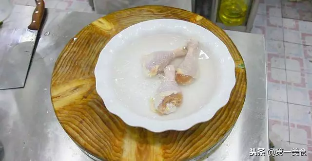 雞腿就這樣做太好吃了,簡單幾步,雞腿香酥細嫩,放一天也不回軟
