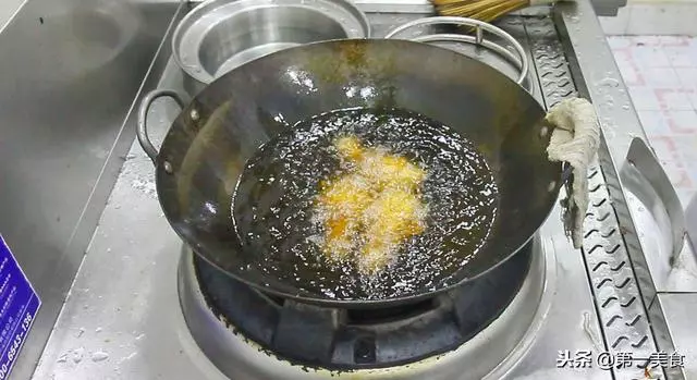 雞腿就這樣做太好吃了,簡單幾步,雞腿香酥細嫩,放一天也不回軟