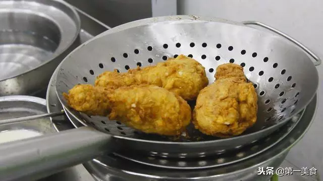 雞腿就這樣做太好吃了,簡單幾步,雞腿香酥細嫩,放一天也不回軟