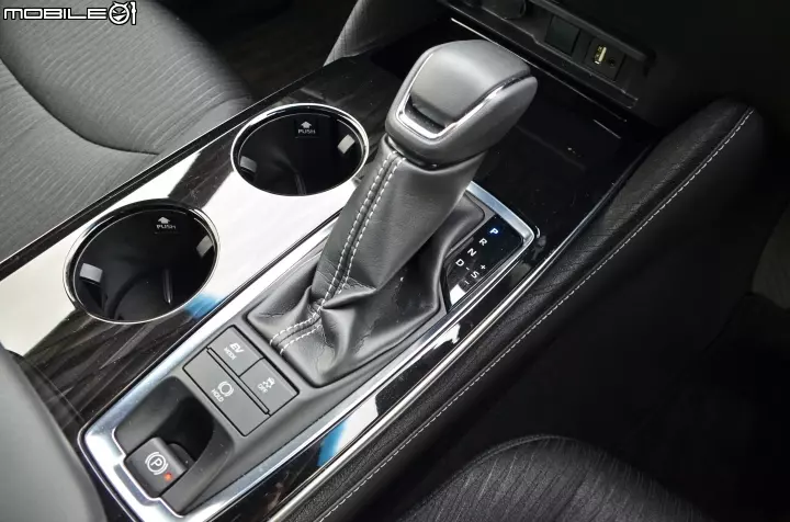第15代 Toyota Crown 日本試駕,新世代皇冠再現榮耀!