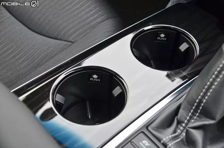 第15代 Toyota Crown 日本試駕,新世代皇冠再現榮耀!