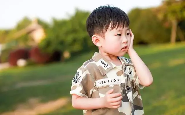 3歲外甥突然失蹤,熟悉的鄰居過來安慰,家裡的黑狗卻狂吠不止,姐夫見狀悄悄報了警!